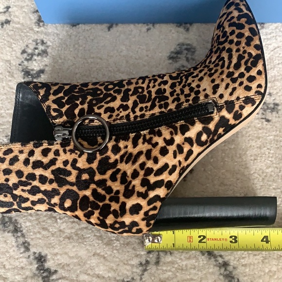 NWOT PAIGE Leopard Heeled Booties - Picture 5 of 6